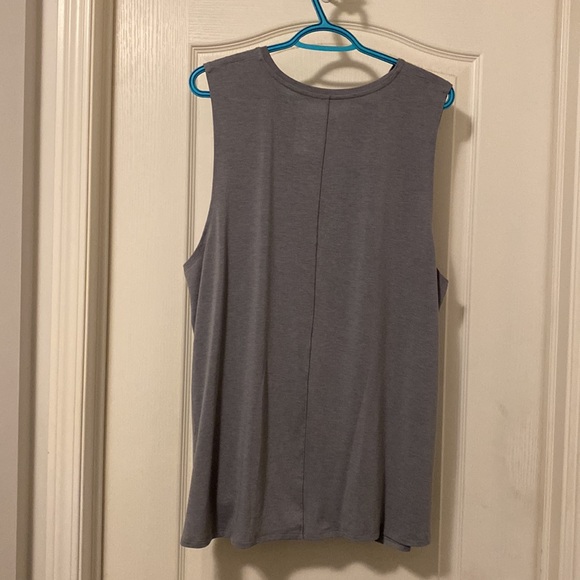 Grey tank top with knot at waist - Picture 2 of 3